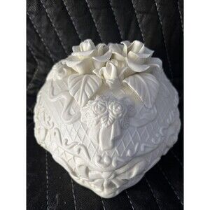 Heart Shaped Rose Covered Porcelain Box Gift Collection VINTAGE, NEW IN BOX